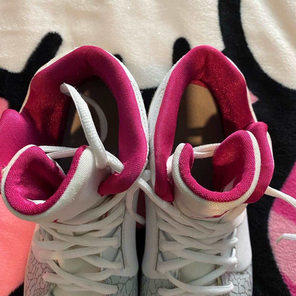 Jordan Girls Shoes - Picture 4 of 6